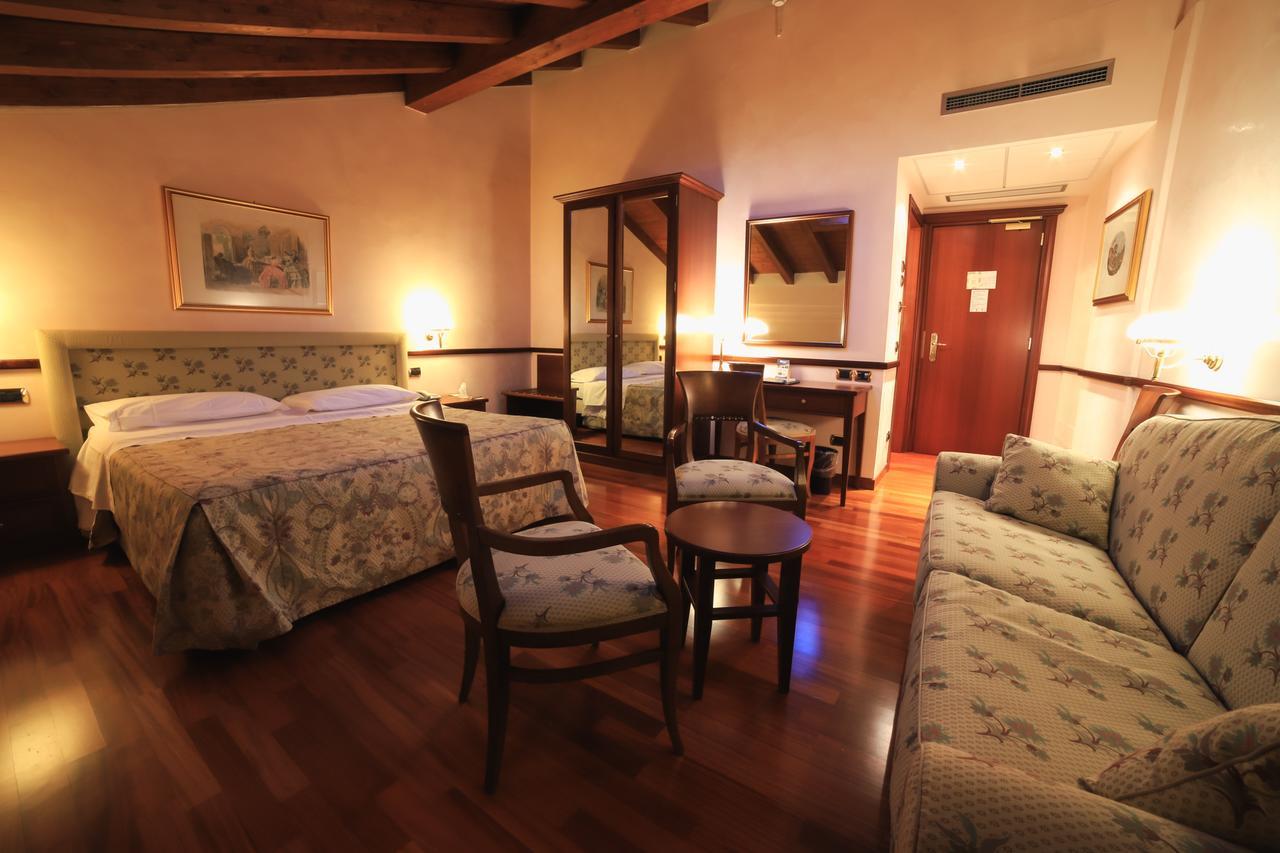 Phi Hotel Dei Medaglioni Correggio Exterior photo